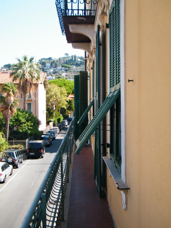 Appartamento Vacanze I Provenzali บอร์ดิเกรา ภายนอก รูปภาพ