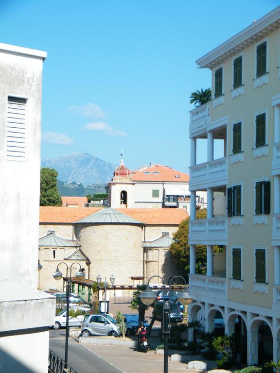 Appartamento Vacanze I Provenzali บอร์ดิเกรา ภายนอก รูปภาพ